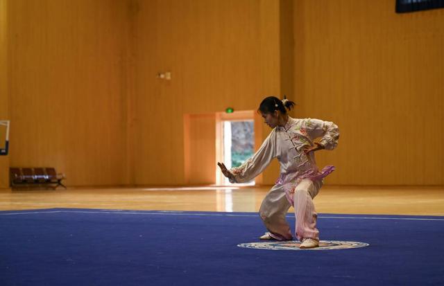 四川武术队冬训练筋骨 曹茂园：全运会至少要见奖牌 ｜备战粤港澳(图4)
