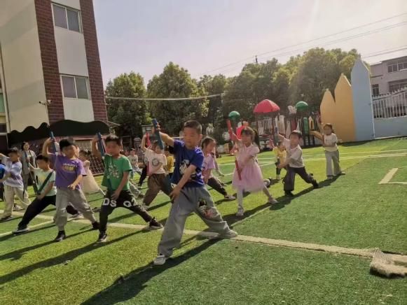 玩转体能 乐享循环——阜阳市颍东区插花镇闸南幼儿园开展幼儿体能训练活动(图3)