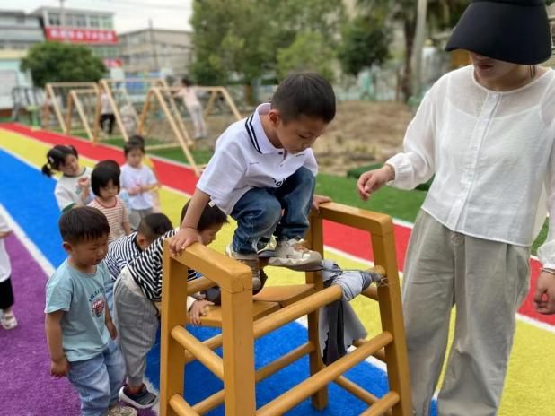 玩转体能 乐享循环——阜阳市颍东区插花镇闸南幼儿园开展幼儿体能训练活动(图5)