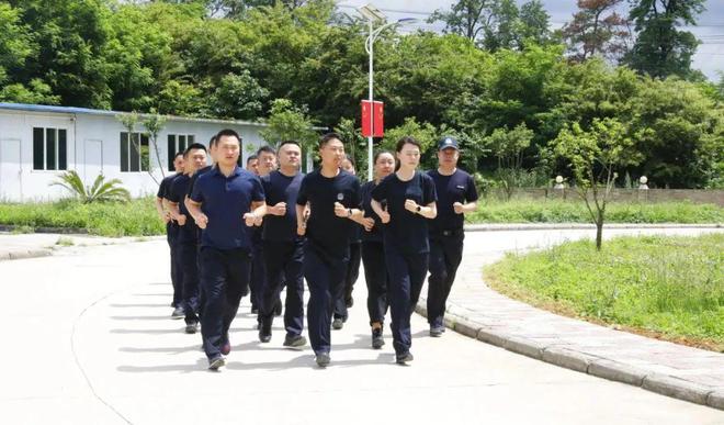 实战大练兵 锻造队伍“硬实力”(图4)
