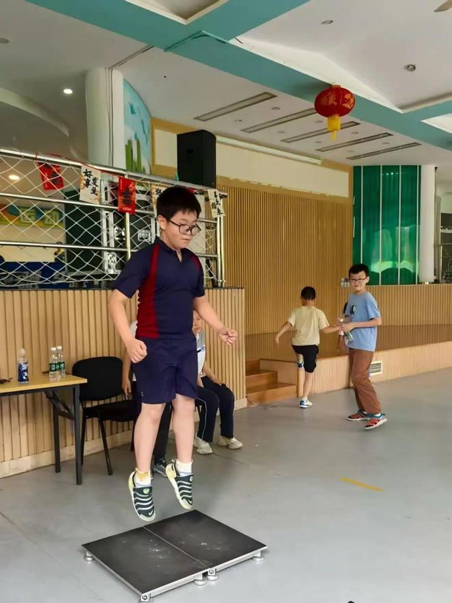 街校联动送上“运动处方” 青少年暑期挑战“体能蜕变”！(图4)