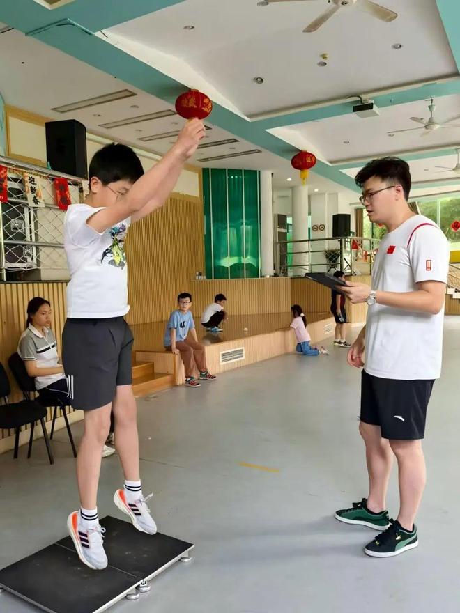 街校联动送上“运动处方” 青少年暑期挑战“体能蜕变”！(图3)
