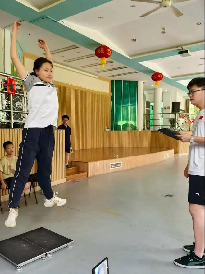 街校联动送上“运动处方” 青少年暑期挑战“体能蜕变”！(图2)