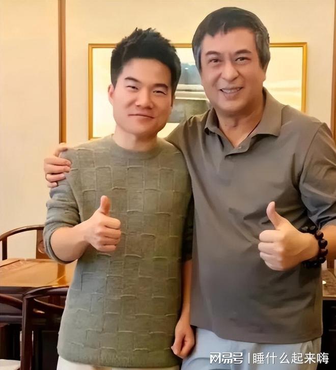 55岁张嘉译现状：西安街头骑三轮与路人打成一片没有明星样！(图14)
