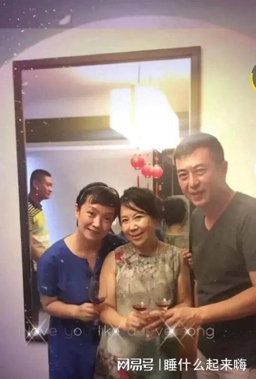 55岁张嘉译现状：西安街头骑三轮与路人打成一片没有明星样！(图18)